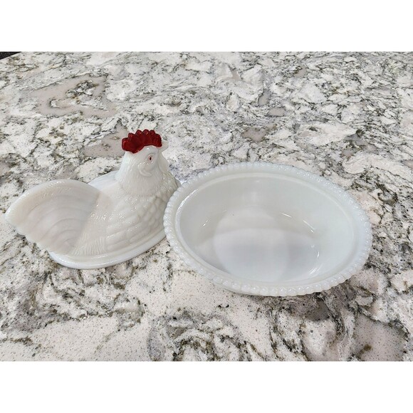 VINTAGE WESTMORELAND ROOSTER ON NEST - WHITE MILK GLASS W/ Red Accents - Picture 5 of 10